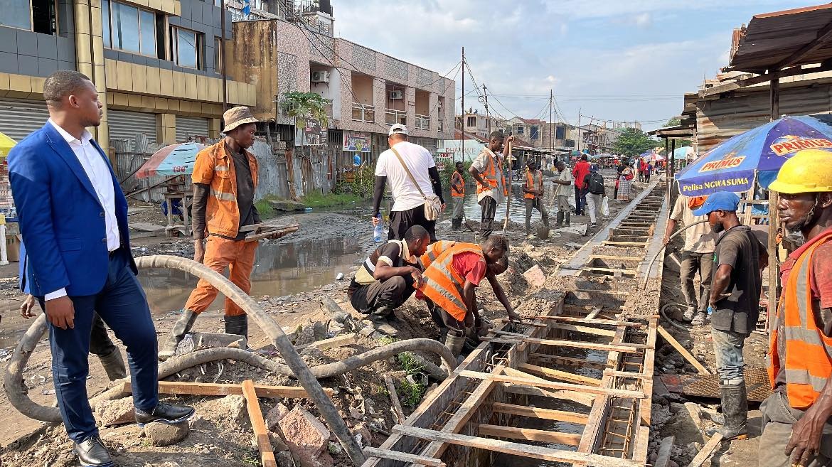 Travaux d’assainissement à Kasa-Vubu